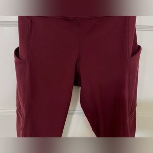 Like New Lululemon Leggings w/ Pockets & Reflective Trim